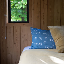 Load image into Gallery viewer, Cotton Pillowcase Set - Lumen print - Prussian